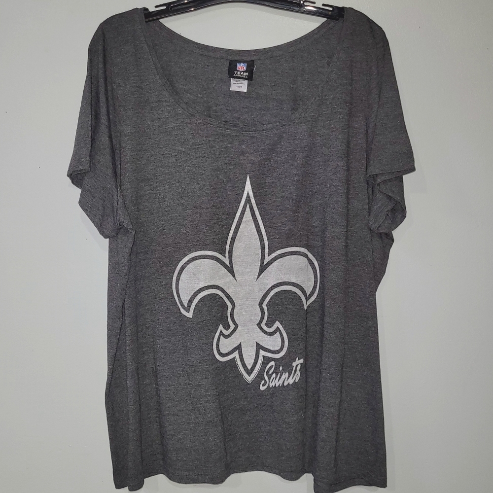 New Orleans Saints T-shirt Plus Size 22/24 Loose Fit  - Fleur de Lis Mardi Gras
